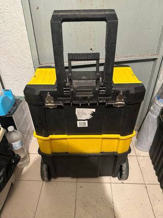 Caja de herramientas Stanley con ruedas
