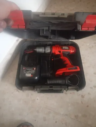 Taladro Black+Decker con maletín