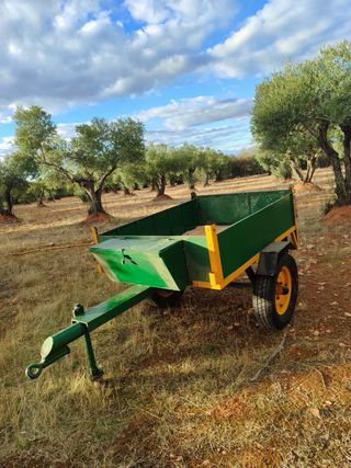 Remolque Tractor Verde y Amarillo
