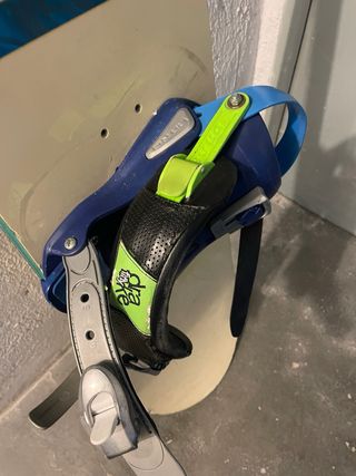 Tabla de Snowboard con fijaciones