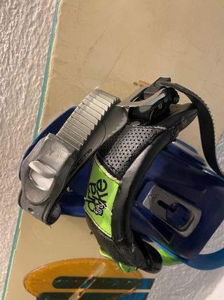 Tabla de Snowboard con fijaciones