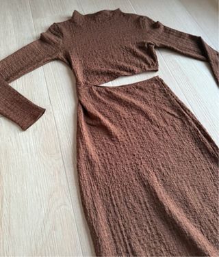 Vestido marrón cut out manga larga