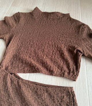 Vestido marrón cut out manga larga