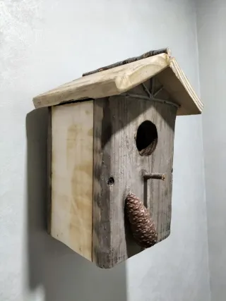 Casita de madera con apertura lateral