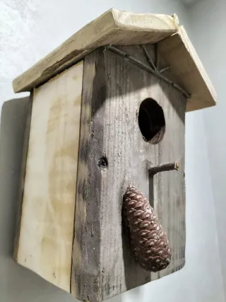 Casita de madera con apertura lateral