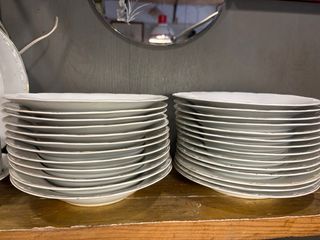 Vajilla antigua de porcelana y cerámica