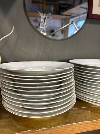 Vajilla antigua de porcelana y cerámica