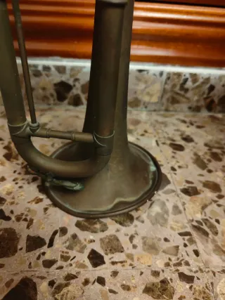 Trompeta antigua decorativa