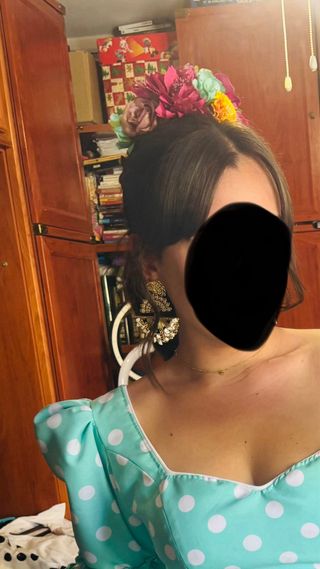 Traje de flamenca blanco y turquesa