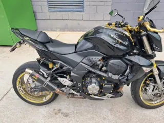 Kawasaki Z1000 Negra y Dorada