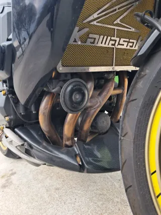 Kawasaki Z1000 Negra y Dorada