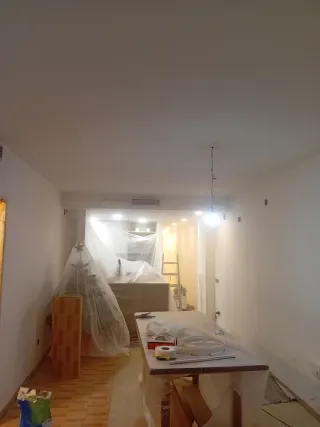 Se hacen trabajos de pintura Puertas ventanas..