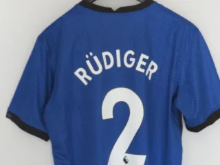 Camiseta Chelsea retro. Rüdiger 2. Talla XL