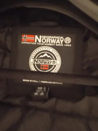 Chaqueta NORWAY Negra Polar es tipo parka