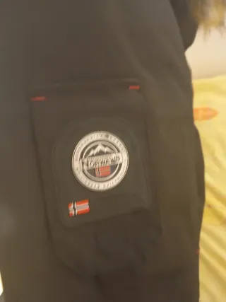 Chaqueta NORWAY Negra Polar es tipo parka