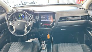 Mitsubishi Outlander Mitsubishi Outlander 2.4L  PHEV TWIN MOTOR 4WD BUSINESS