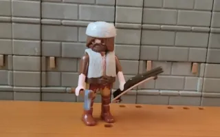 Playmobil Cazador con Hacha y Escopeta