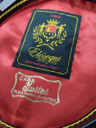 Gorra negra tipo boina