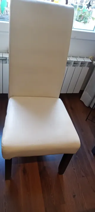 Mesa comedor + 4 sillas + mesa centro + Mueble TV.