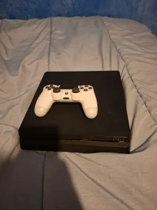 PS4 (PlayStation 4) con 2 mandos.