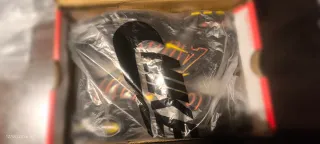 Zapatillas Nike Tuned Negro y Dorado