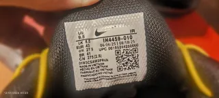 Zapatillas Nike Tuned Negro y Dorado