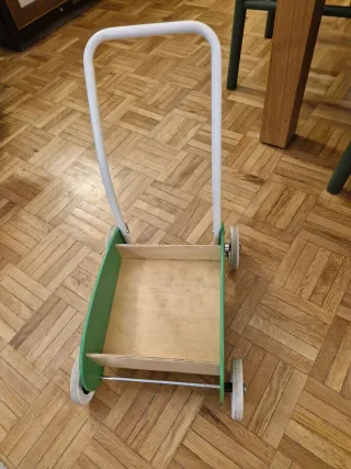 Carrito de madera Ikea para bebés