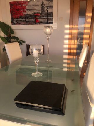 PS4 (PlayStation 4) Negra 1TB y cables