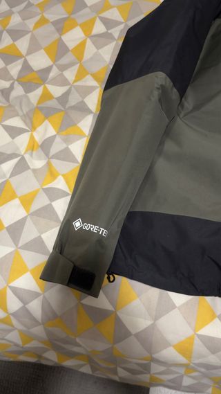 Chaqueta The North Face Negra y Verde GORE-TEX