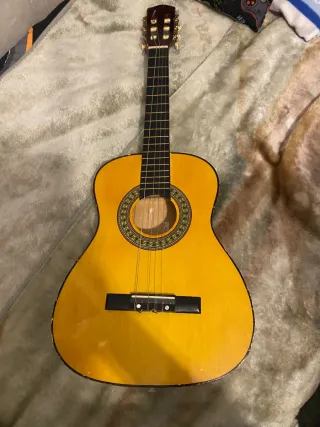 Guitarra Acústica Amarilla