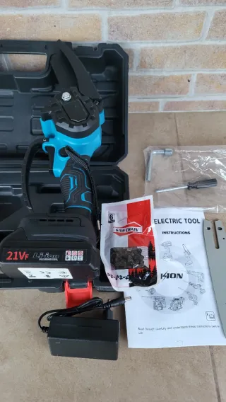 Motosierra Eléctrica Portátil a Batería