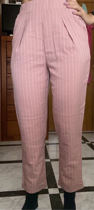 Pantalón de traje rosa a rayas