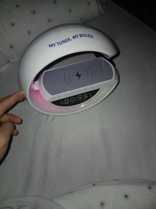 Altavoz Bluetooth Multicolor y Blanco