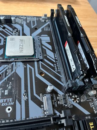 Pack Ryzen 5 2600 + B450M DS3H + 16GB RAM