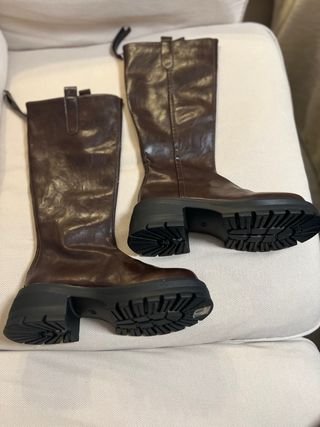 Botas altas de piel marrón oscuro. A ESTRENAR