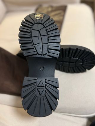 Botas altas de piel marrón oscuro. A ESTRENAR