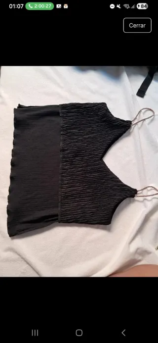 Top negro con tirantes y textura