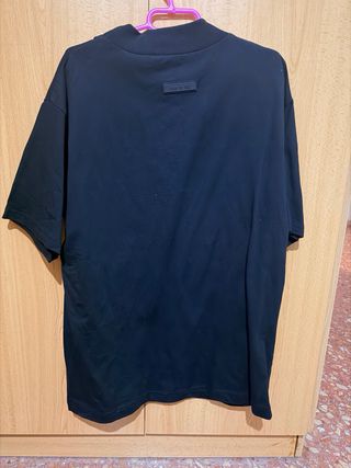 Camiseta Fear of God Essentials Negra
