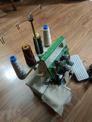 Remalladora Mammylock ML 634 Doméstica