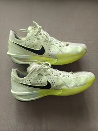 Nike G.T. Cut 3 Barely Volt, talla 49.5.