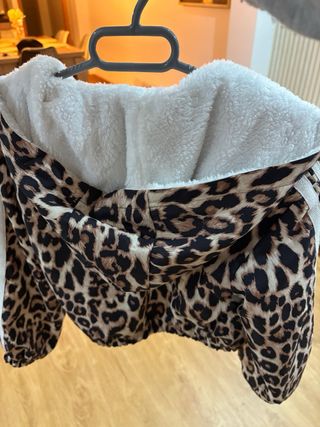 Chaqueta con estampado de leopardo