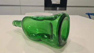 Garrafa de vidro verde para base de candeeiro