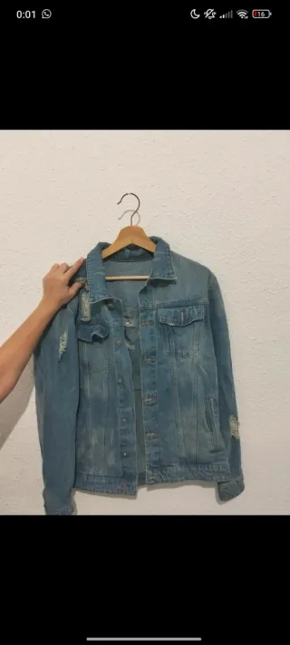 Chaqueta vaquera desgastada hombre