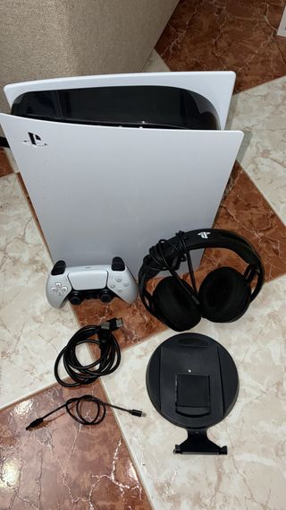 Playstation 5 con controller e accessori