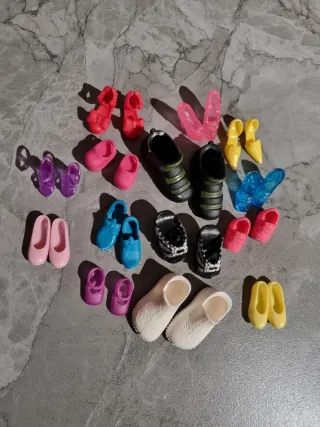 Lotto accessori bambole varie