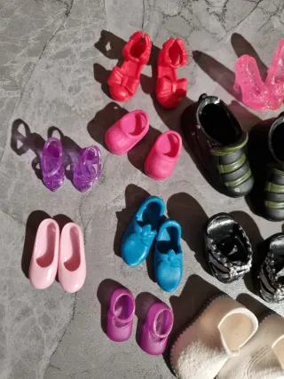 Lotto accessori bambole varie