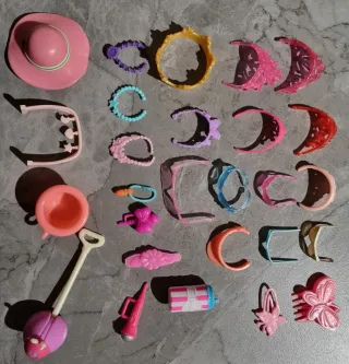 Lotto accessori bambole varie