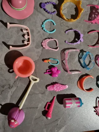 Lotto accessori bambole varie