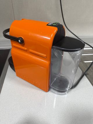 Cafetera Nespresso DeLonghi Naranja