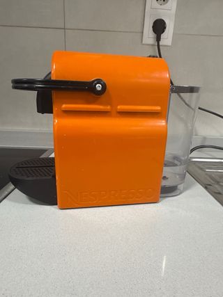 Cafetera Nespresso DeLonghi Naranja